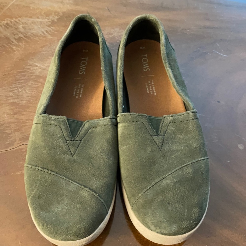 Green suede Tom’s slip on shoes size 8